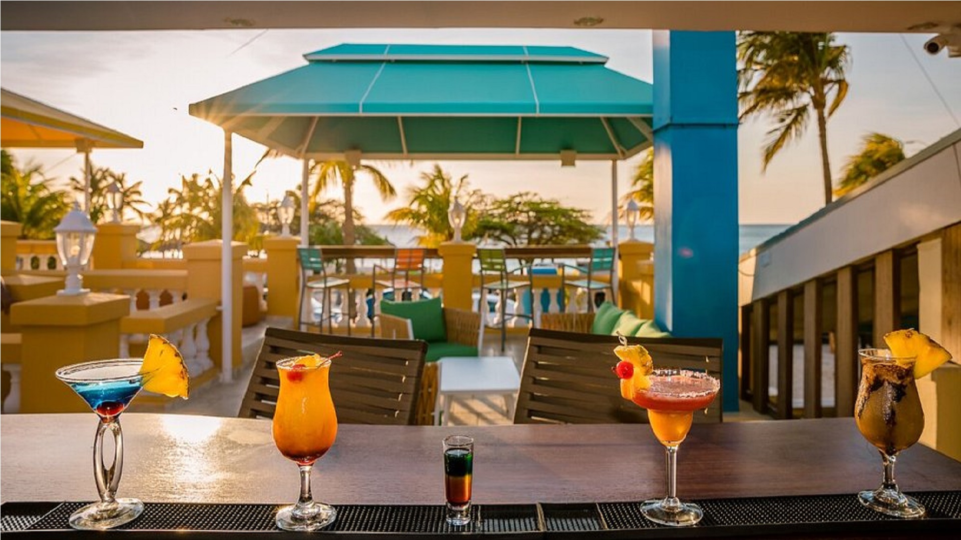 Horizons Lounge outside