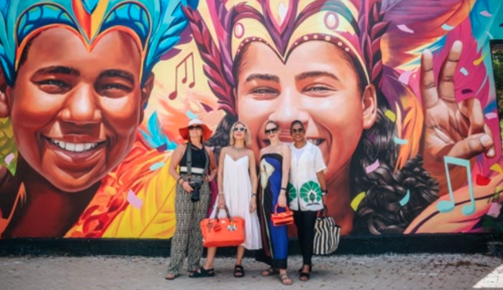 Guests enjoying gourmet dining in Aruba’s luxury restaurants