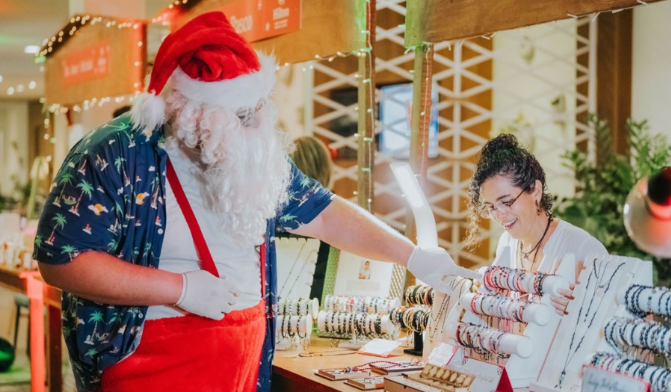 Santa Claus interacting with guests at Hilton Aruba Holiday Markets