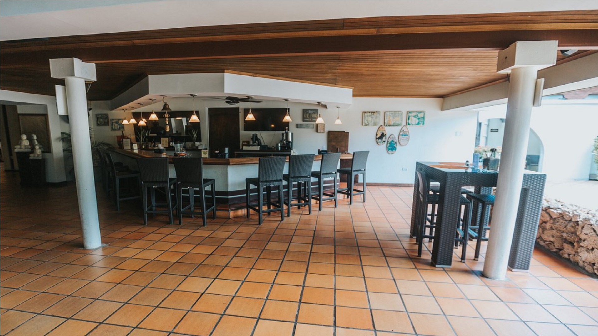 Talk of the Town Hotel and Beach Club seating area