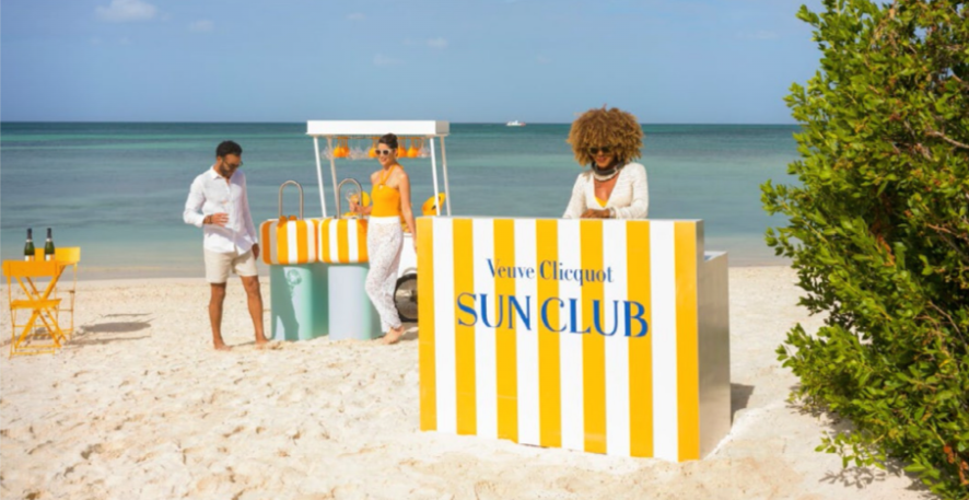 Guests enjoying champagne at the Sun Club, Ritz-Carlton Aruba.