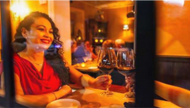 Elegant wine pairing dinner setup at Que Pasa Aruba with Caymus wines