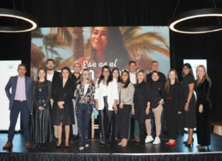 Travel advisors attending Aruba tourism training event at iLatina in Bogotá