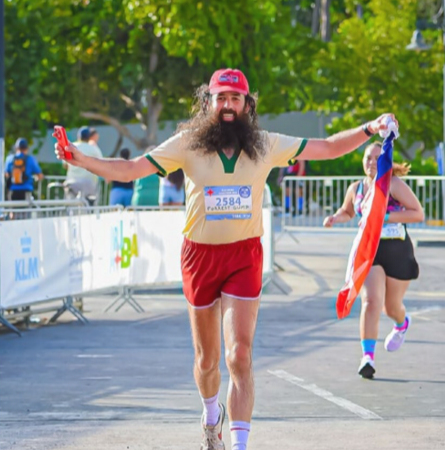 Aruba locals cheering Antonio Marshall during the KLM Aruba Marathon 2025