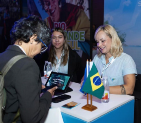 Raffle winner announced at Aruba’s booth, LGBT+ Turismo Expo.