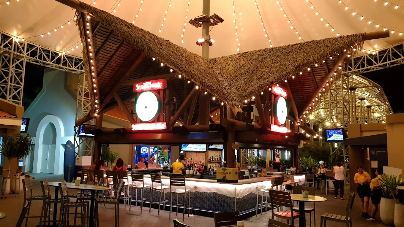 5 O’Clock Somewhere Bar Aruba – Renaissance Marketplace
