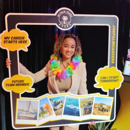 Applicants exploring career opportunities with De Palm Tours at EXPO ATIA 2025