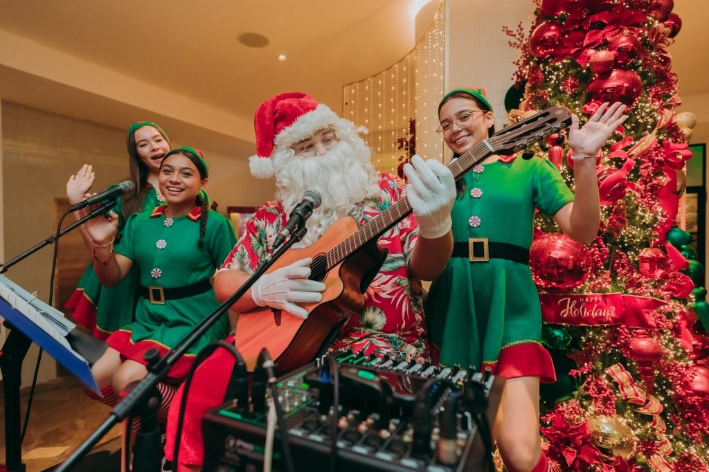 Live holiday music performance during Hilton Aruba Holiday Markets celebration