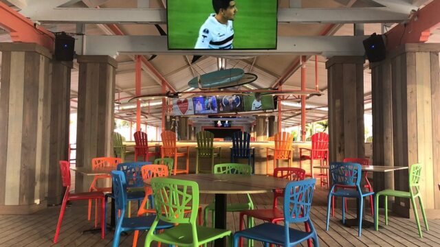 Lucys Retired Surfers Bar & Restaurant interior