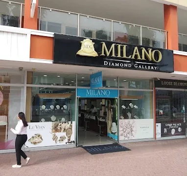 Luminous Diamonds and Gold Jewelry