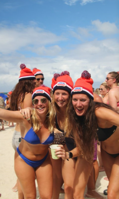 Crowds gathering at MooMba Beach for the annual Nieuwjaarsduik