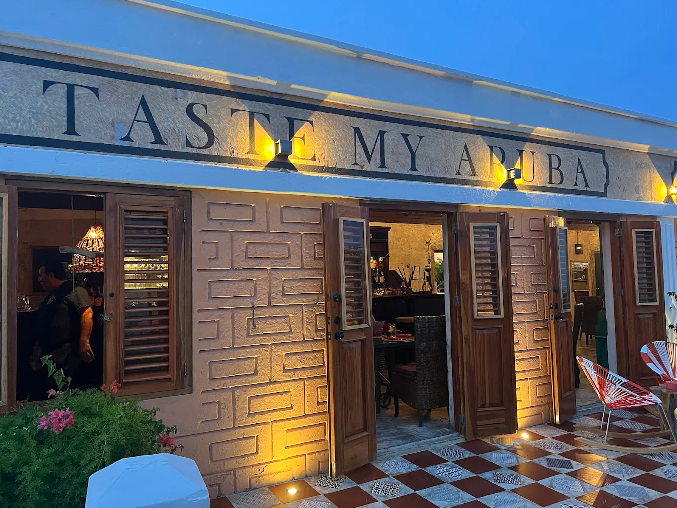 Outdoor Garden Dining at Taste My Aruba