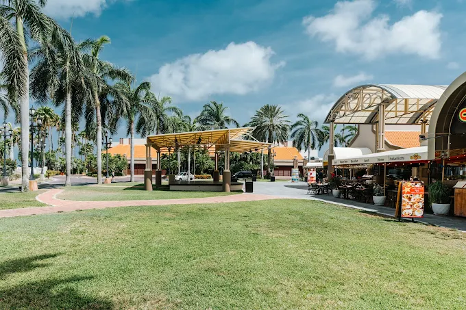 Restaurants and Nightlife at Renaissance Marketplace