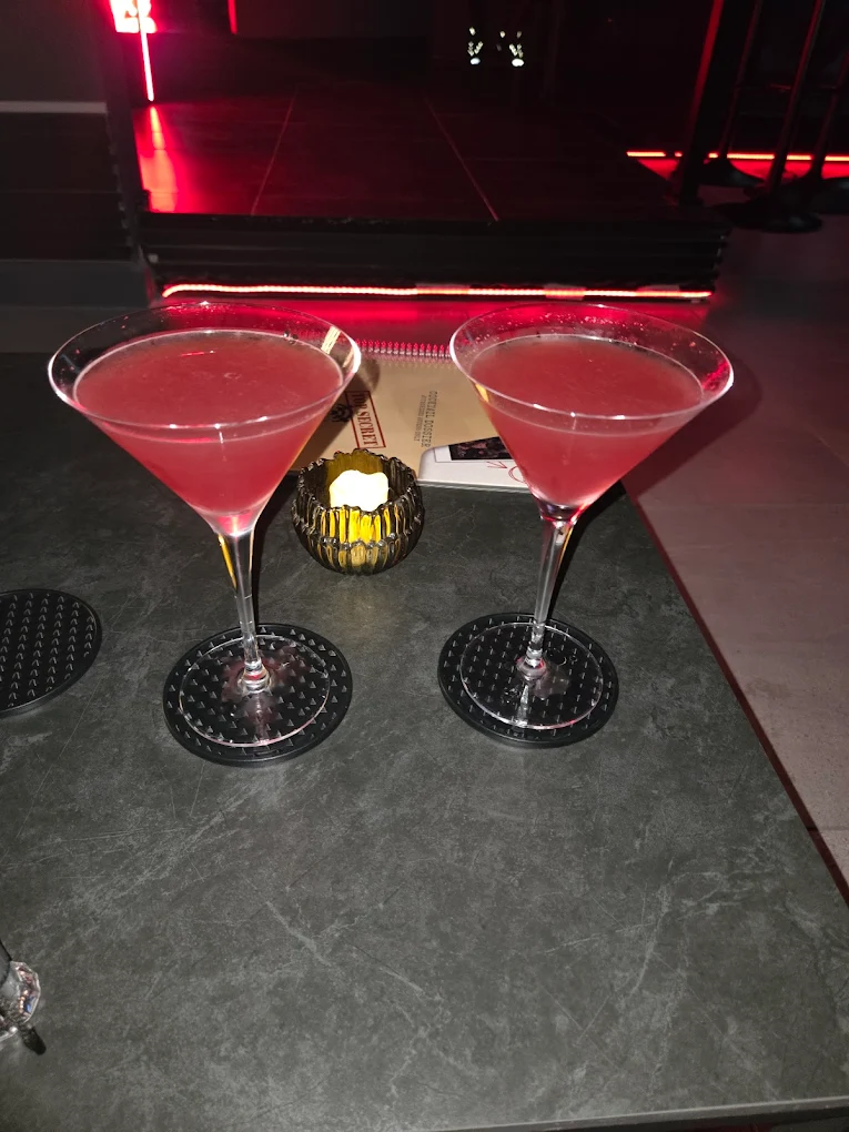 The Vault Aruba – Luxury Cocktail Bar & Lounge