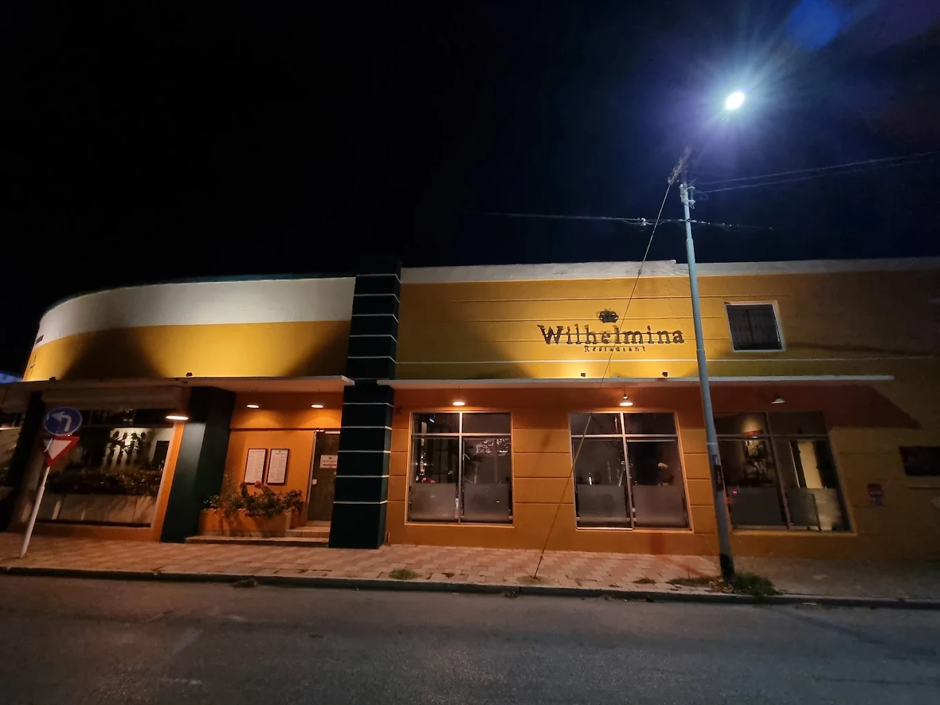 Wilhelmina Restaurant Downtown Oranjestad