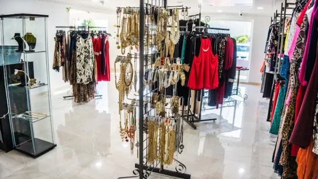 Women’s accessories at Melz Fashion