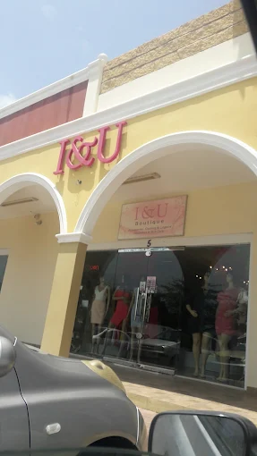 Women’s fashion at I&U Boutique Aruba
