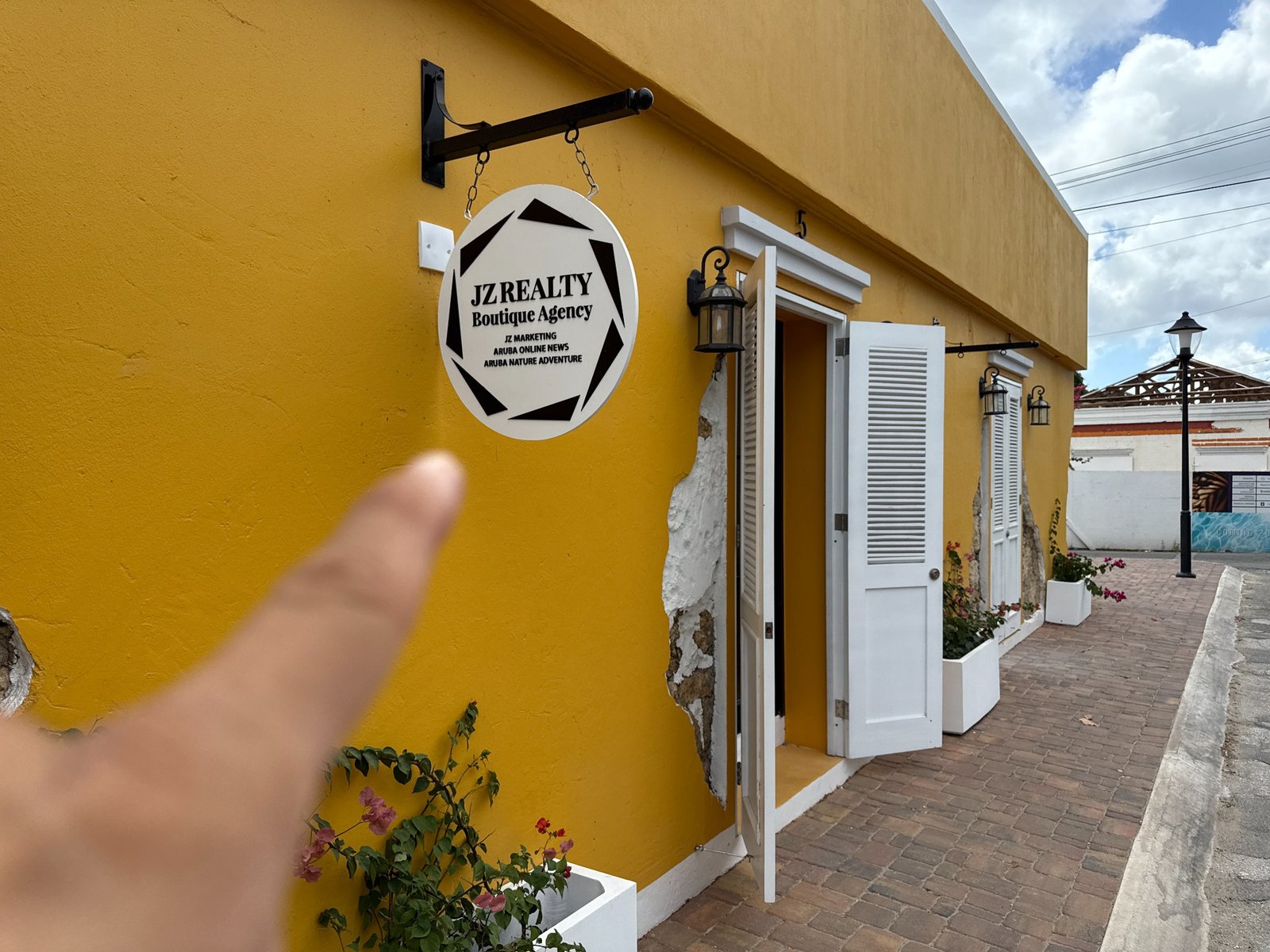 JZ realty Open its doors downtown Oranjestad Aruba