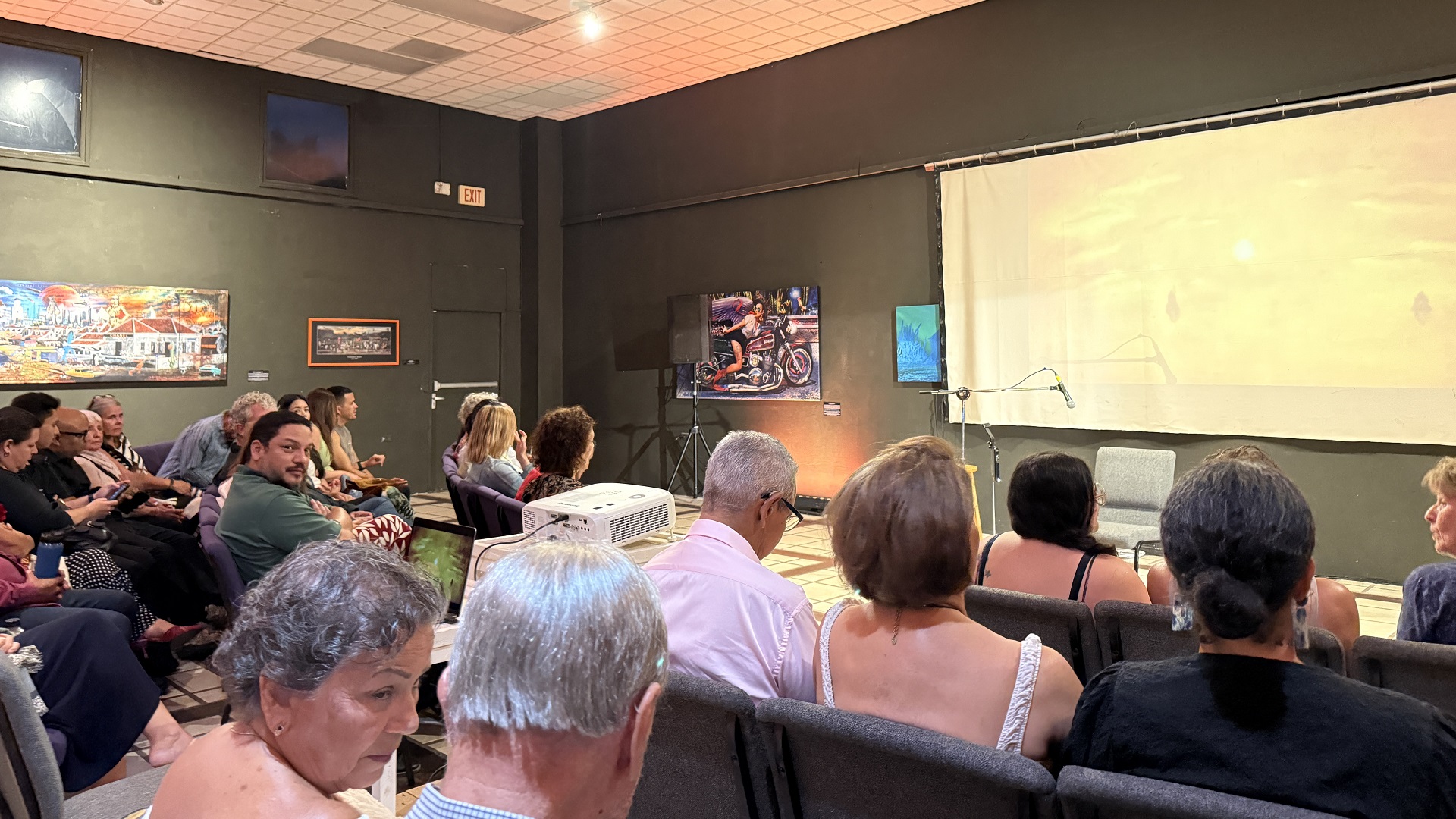 Audience seated inside Cas di Cultura Aruba waiting for Vic Renaudéau violin performance
